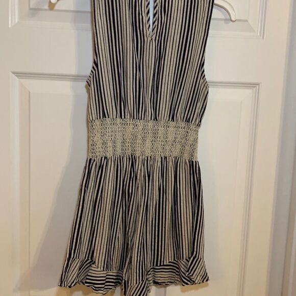 Moon River Size small striped romper With elastic and drawstring waist - Picture 2 of 13